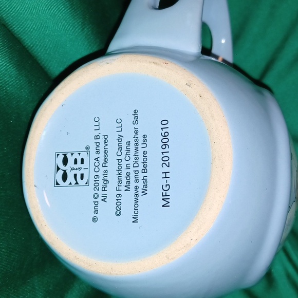 Elf on the shelf mug w/o spoon (121823C). - Picture 3 of 3